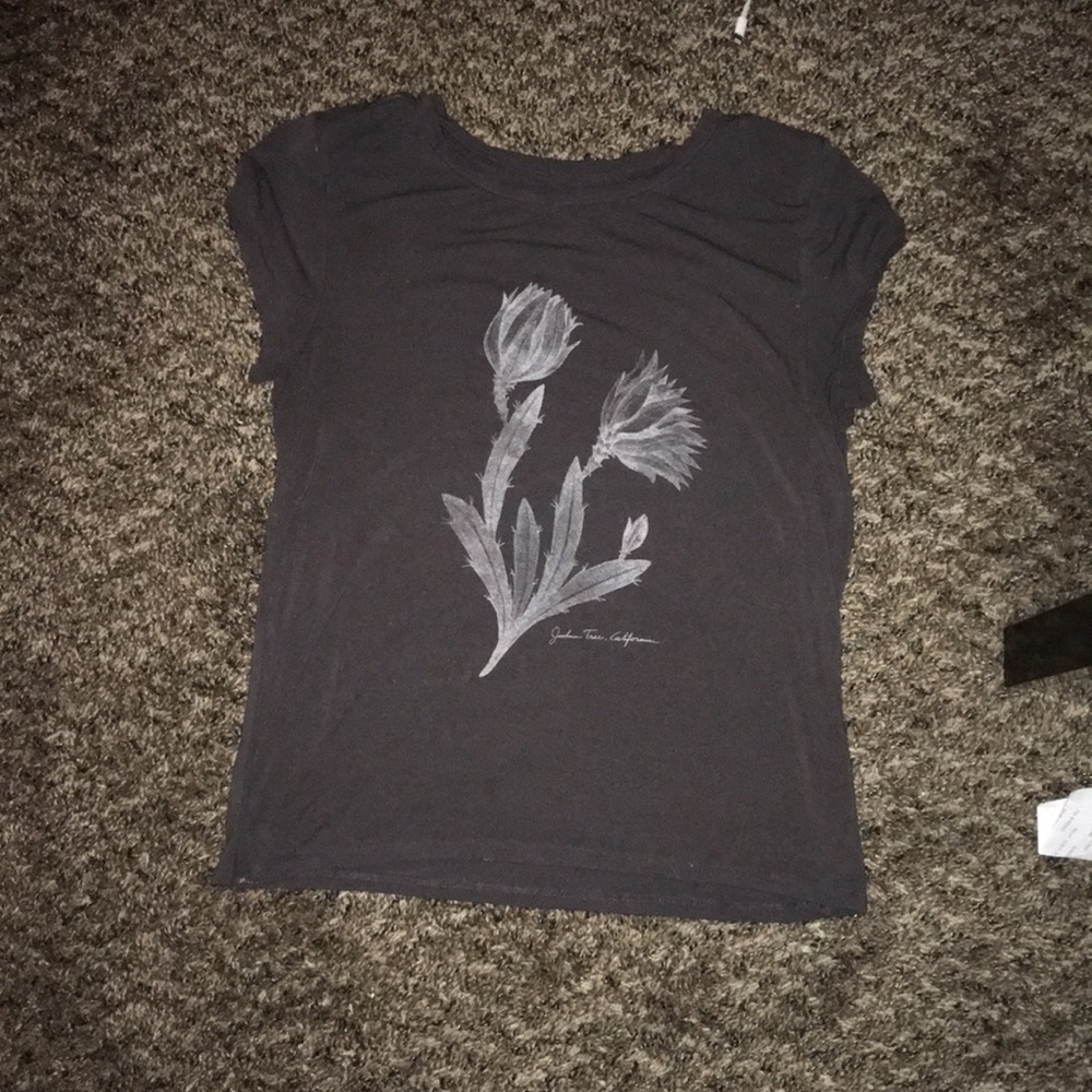 Tshirt, never worn, roses